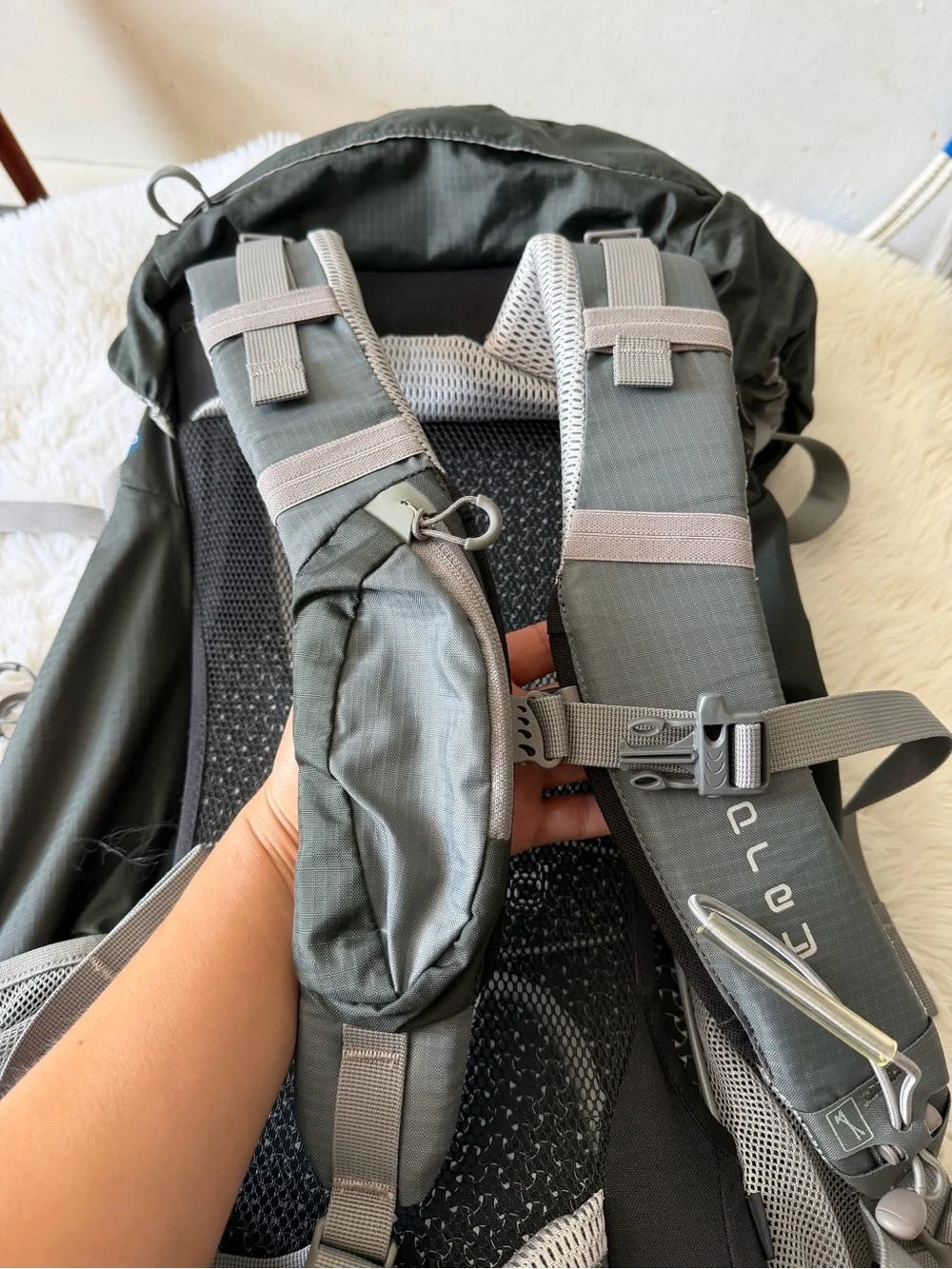 OSPREY Stratos 36 Men's Dark Green and Light Gray Backpack